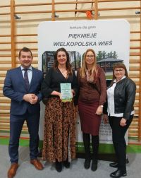 Zdjęcie grupowe Pani Sołtys Osieka nad Notecią i Burmistrza Wyrzyska.