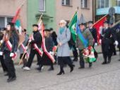 Przemarsz delegacji pod pomnik.