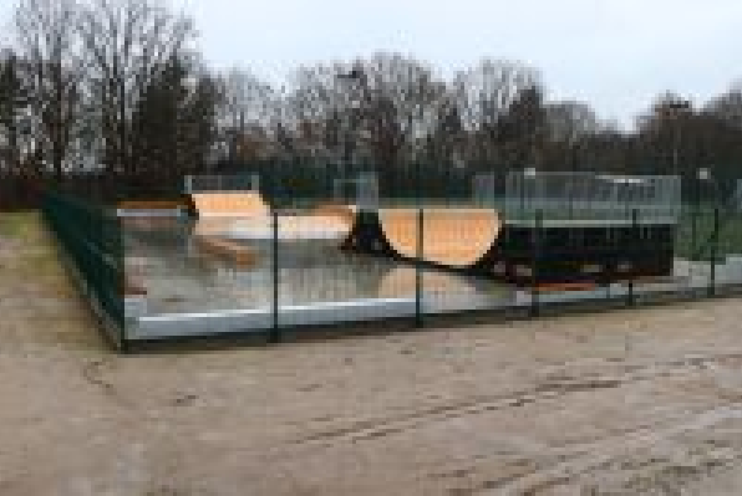 Burmistrz Wyrzyska z pozostałymi osobami na odbiorze skatepark.