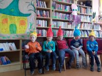 Krasnoludki w bibliotece