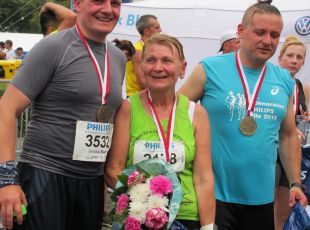 Nagroda za bieg teściowe z zięciem podczas Półmaratonu Philipsa (8)